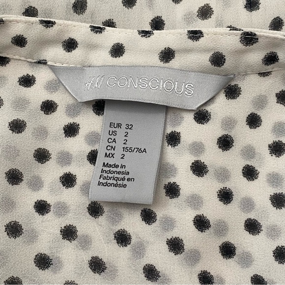 H&M Conscious black and white polka dot button down flutter sleeve blouse - Picture 7 of 7